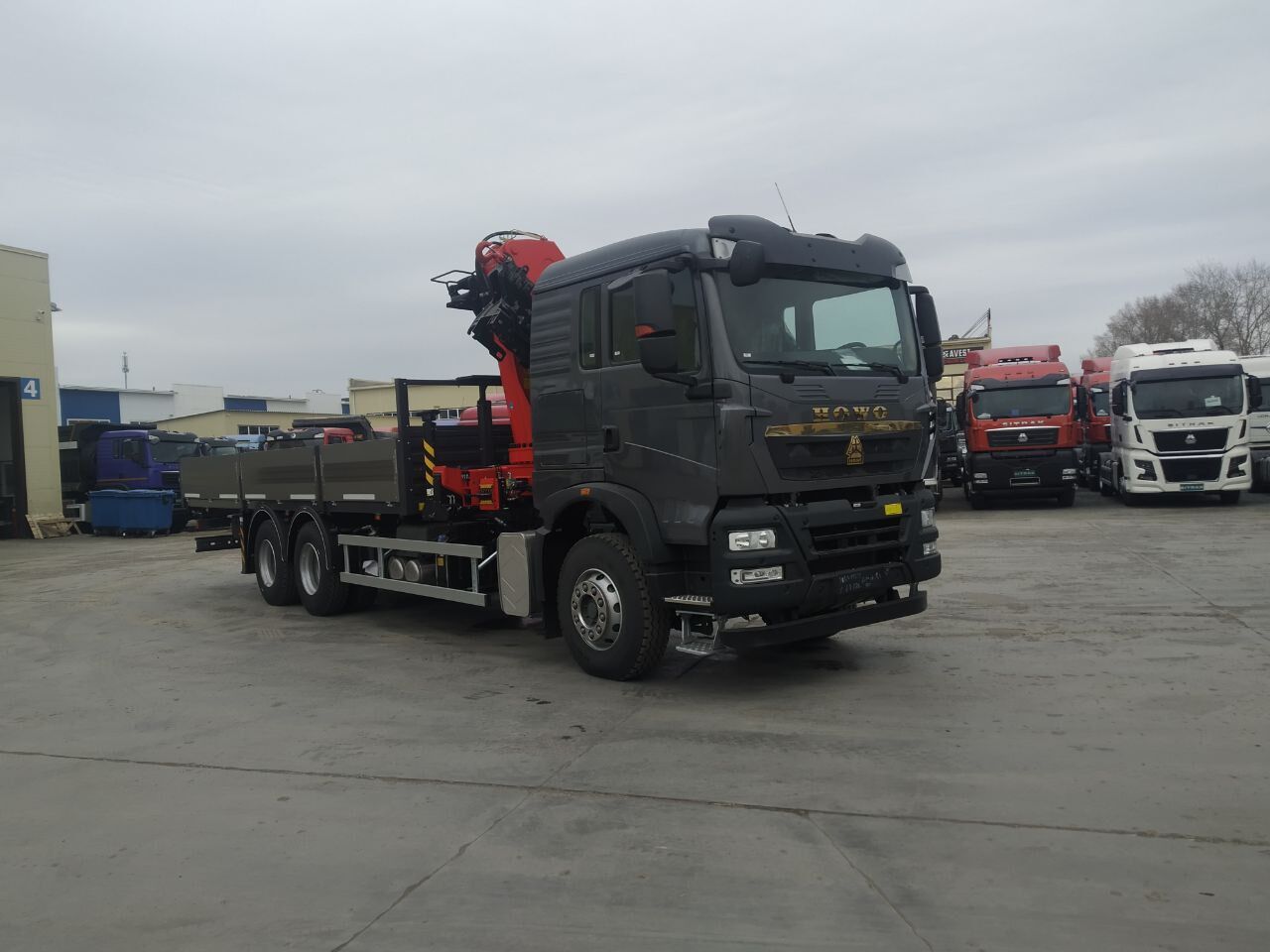 Бортовой автомобиль Howo T5G 6х4 с КМУ Sunhunk K238